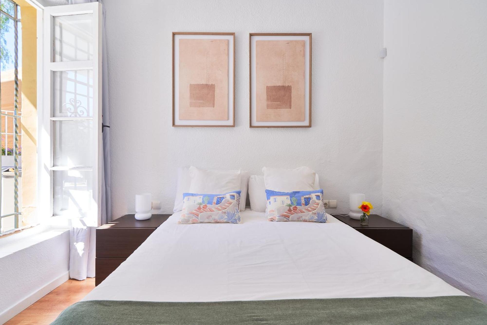 Villa Rosita Suites En Playa De La Malagueta Con Terraza Малага Экстерьер фото